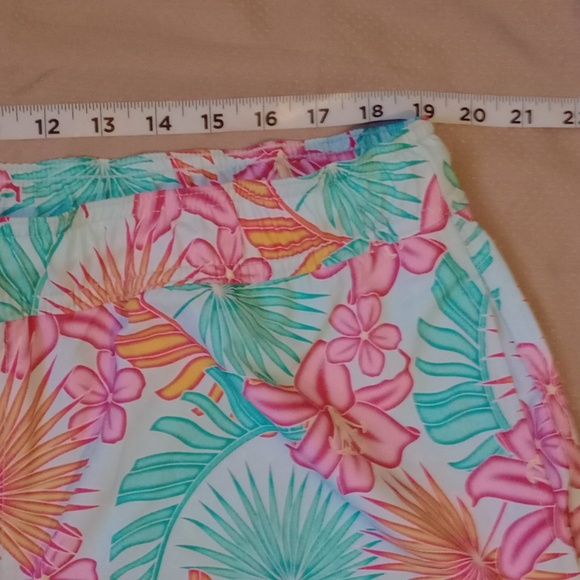 Tropical Floral Men's Swim Board Shorts - Picture 3 of 8